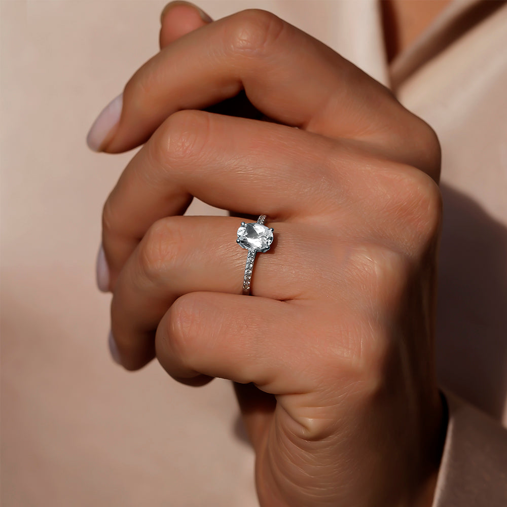 Pırlanta Kenar Taşlı Beyaz Topaz Tektaş Yüzük