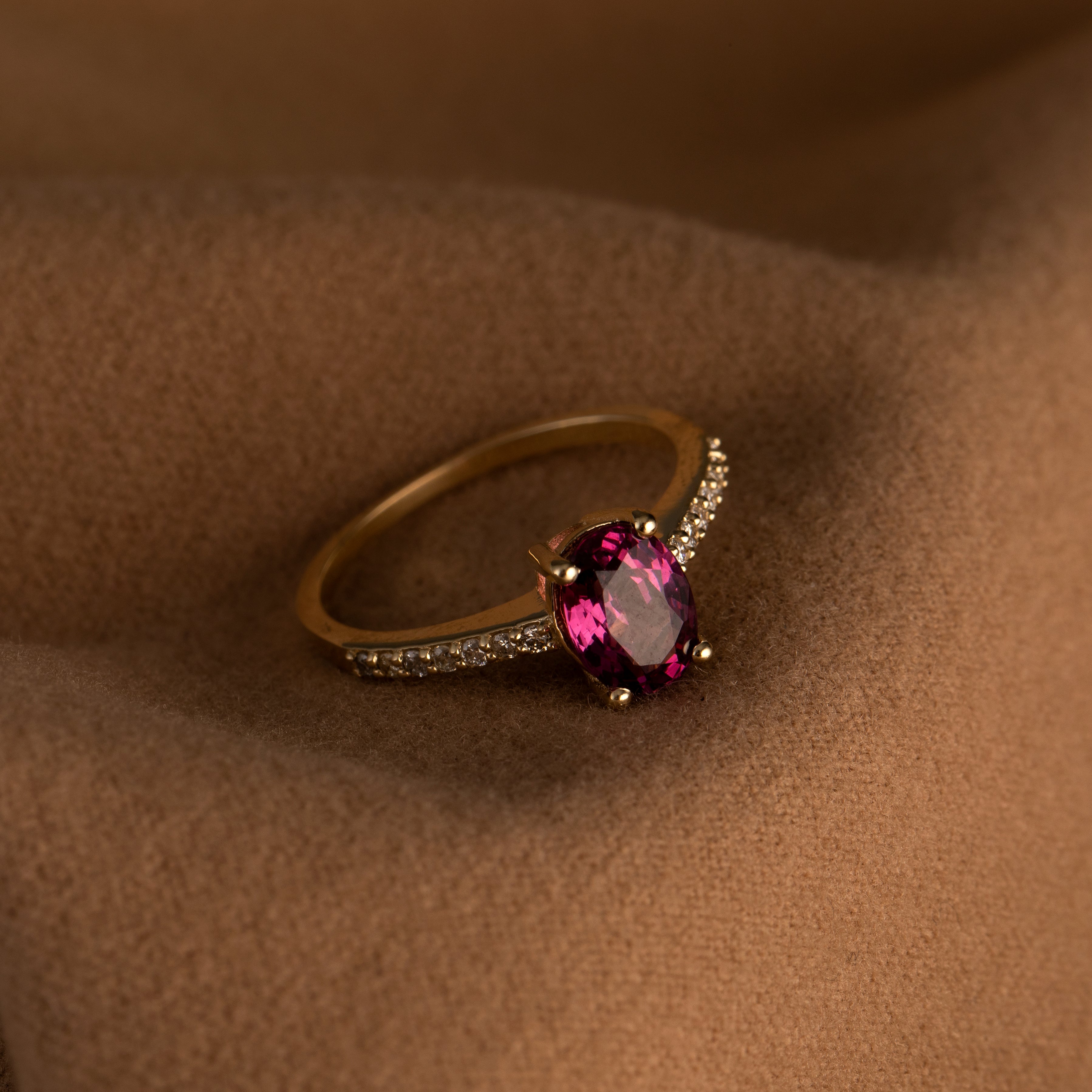 Pırlanta & Granat Tektaş Yüzük