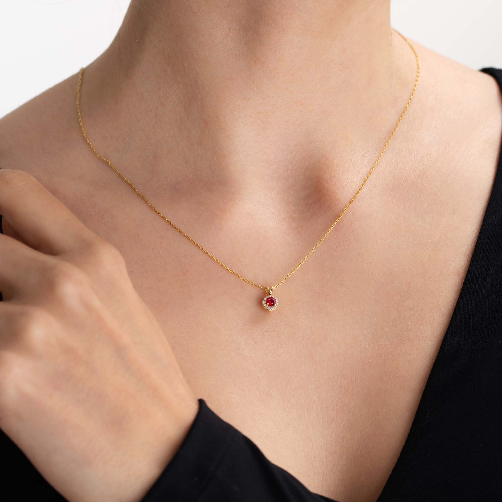 Halo Pırlanta Yakut Kolye