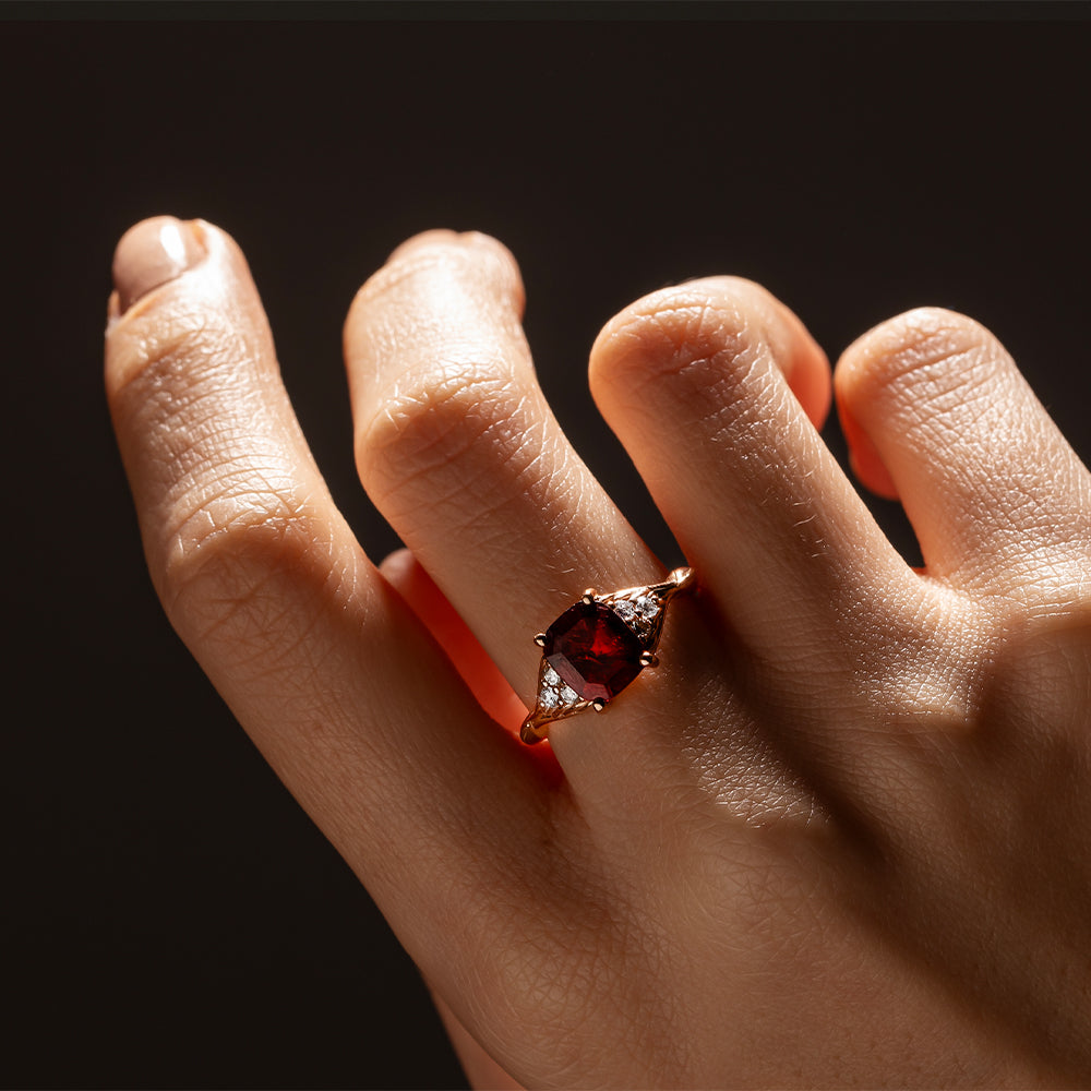 granat taşlı ve pırlantalı vintage yüzük