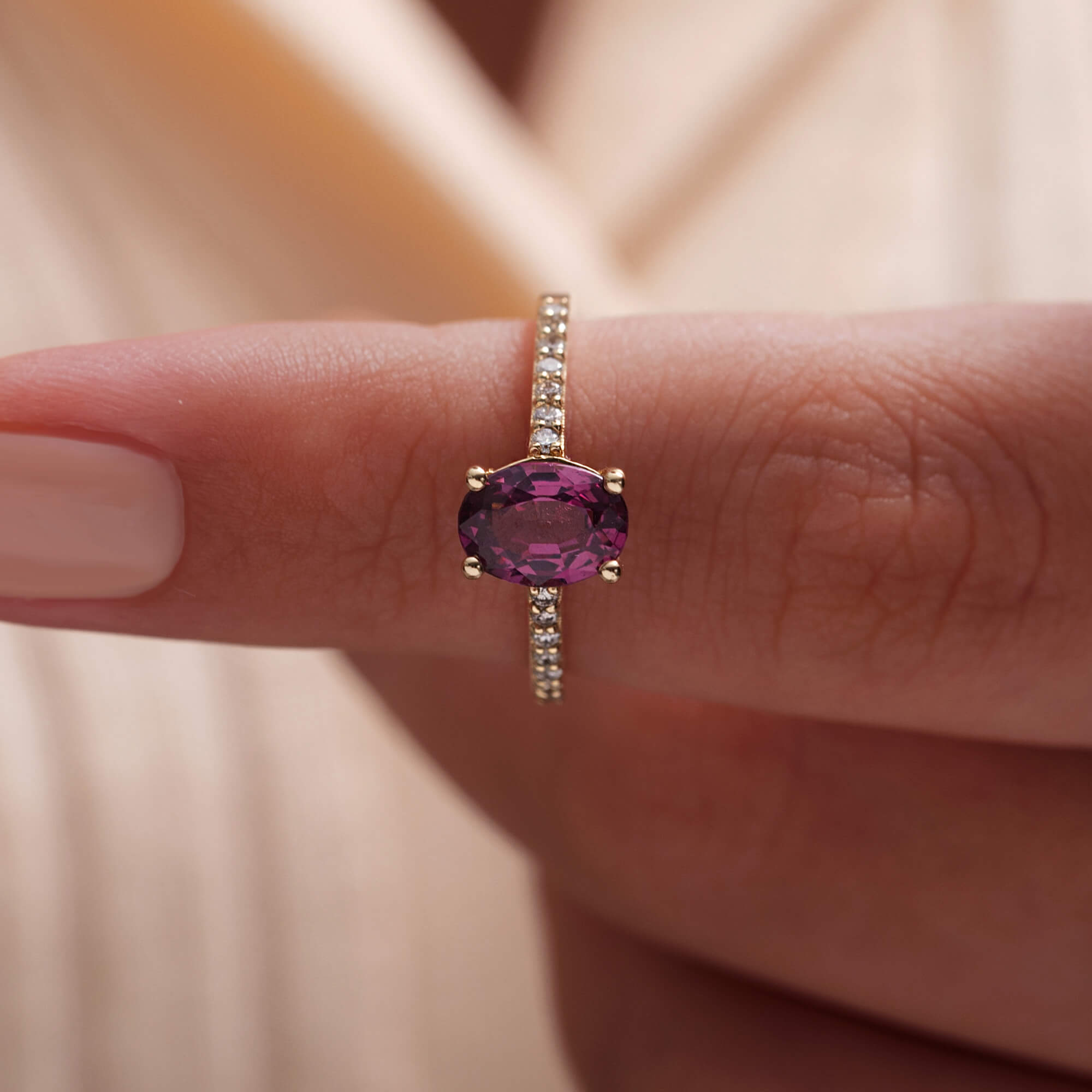 Pırlanta & Granat Tektaş Yüzük - Amore