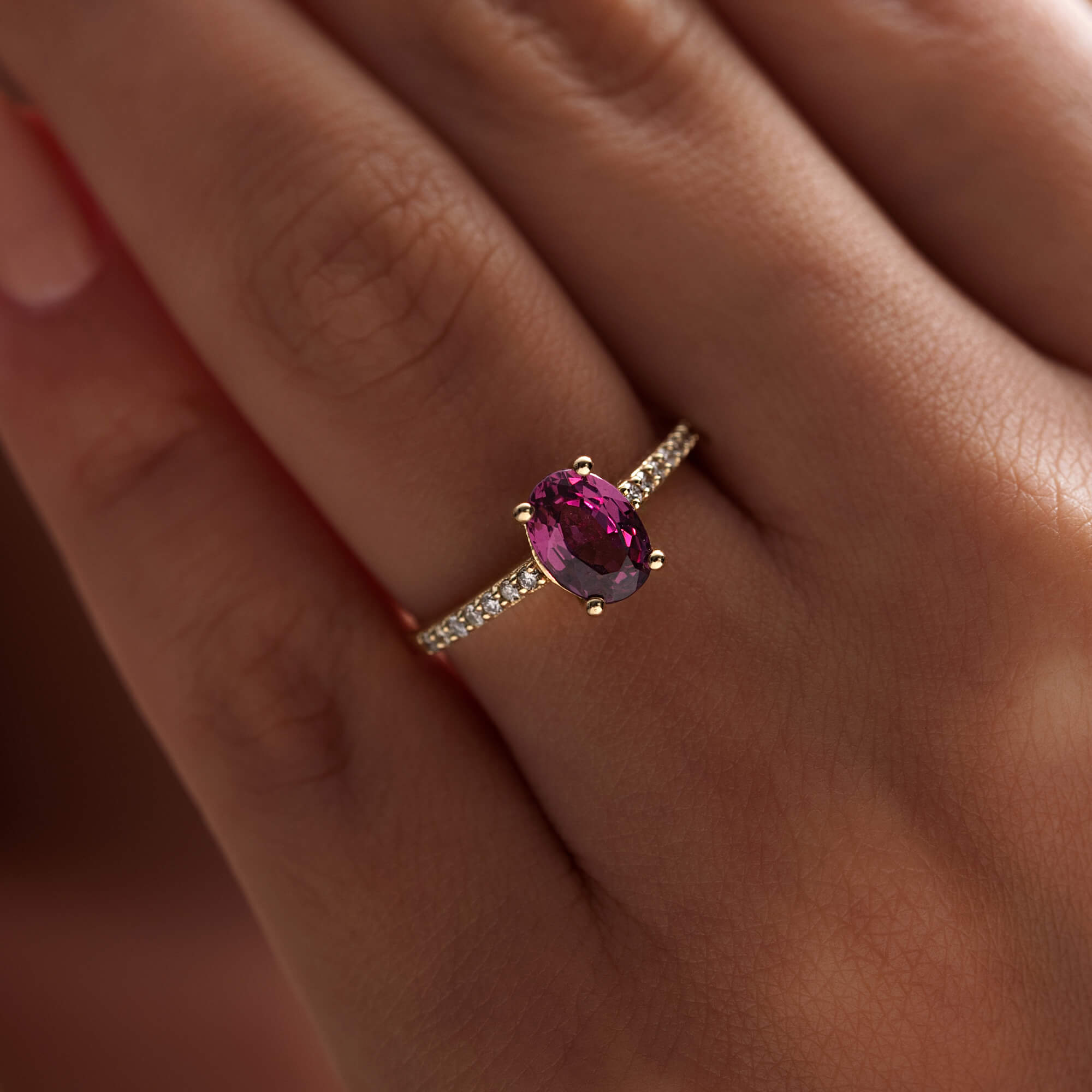 Pırlanta & Granat Tektaş Yüzük - Amore