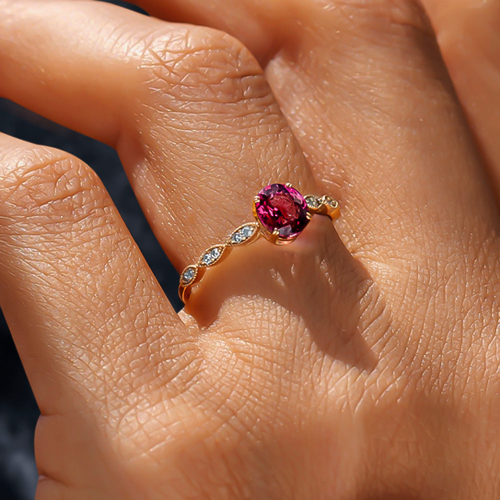 Pırlantalı Oval Kesim Granat Taşlı Vintage Yüzük