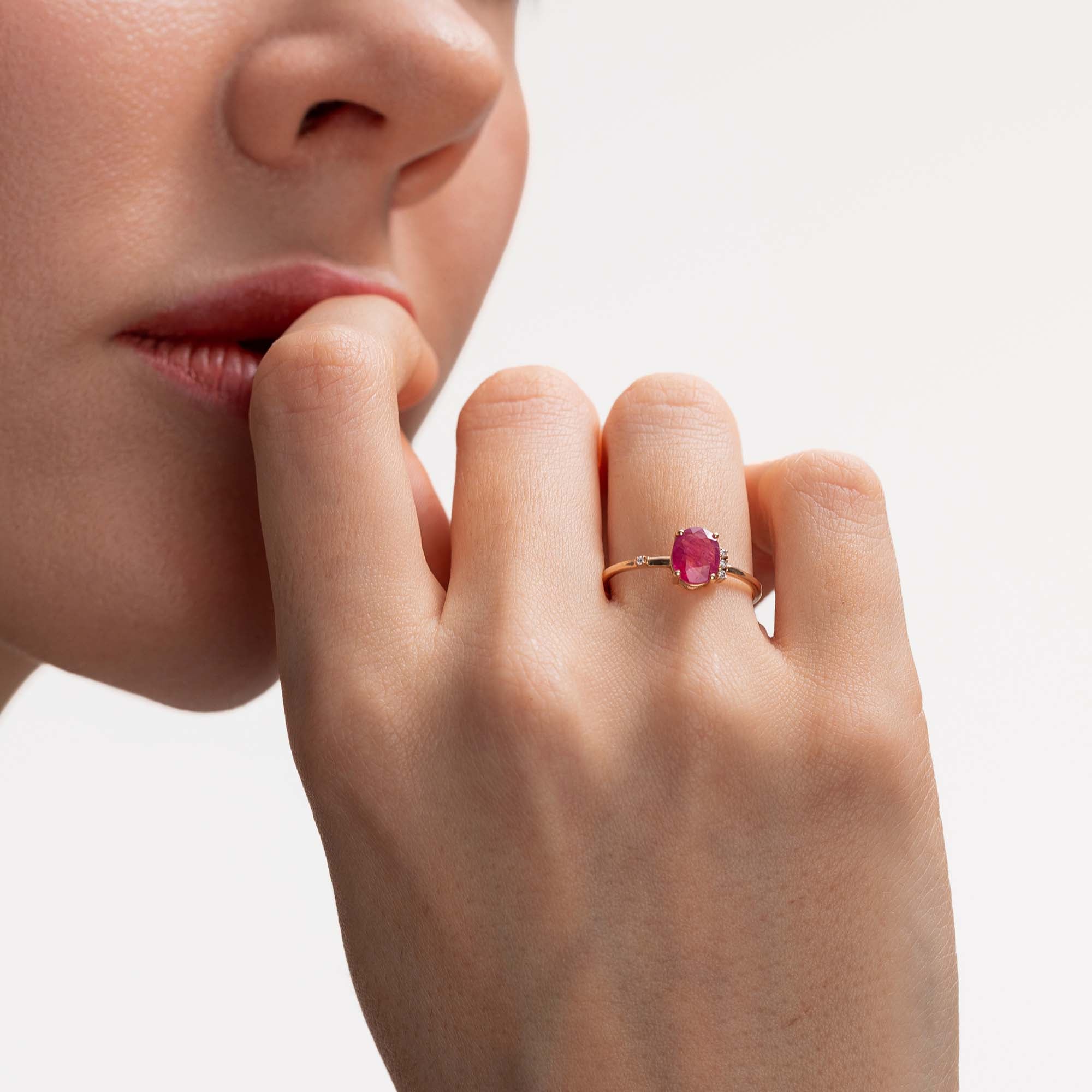 Pırlanta & Yakut Tektaş Yüzük