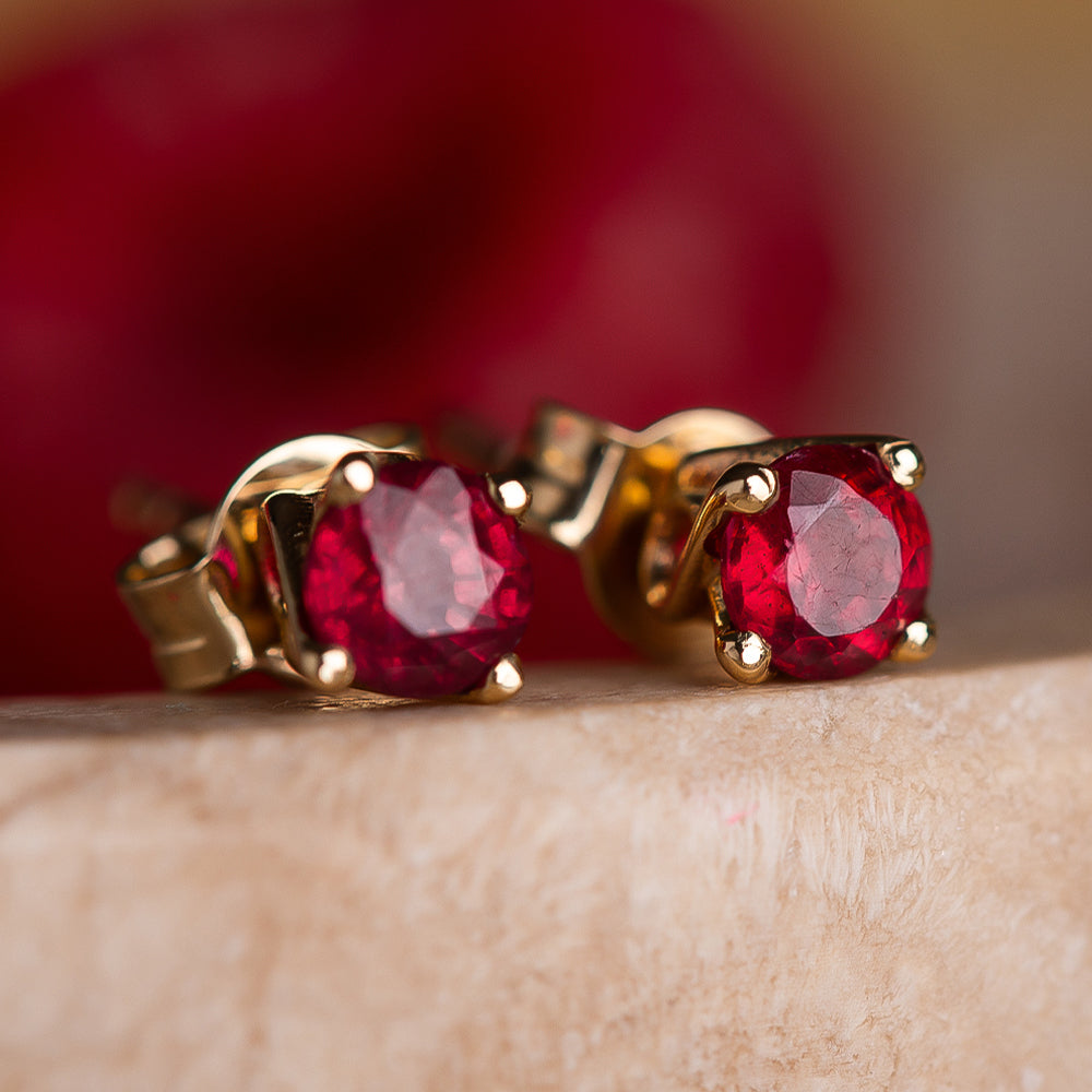 Ruby Flame Tektaş Küpe