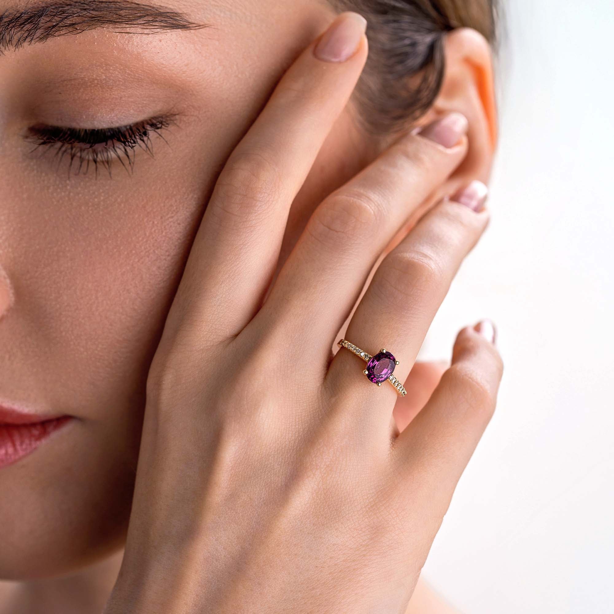 Rossa- Pırlanta & Granat Tektaş Yüzük