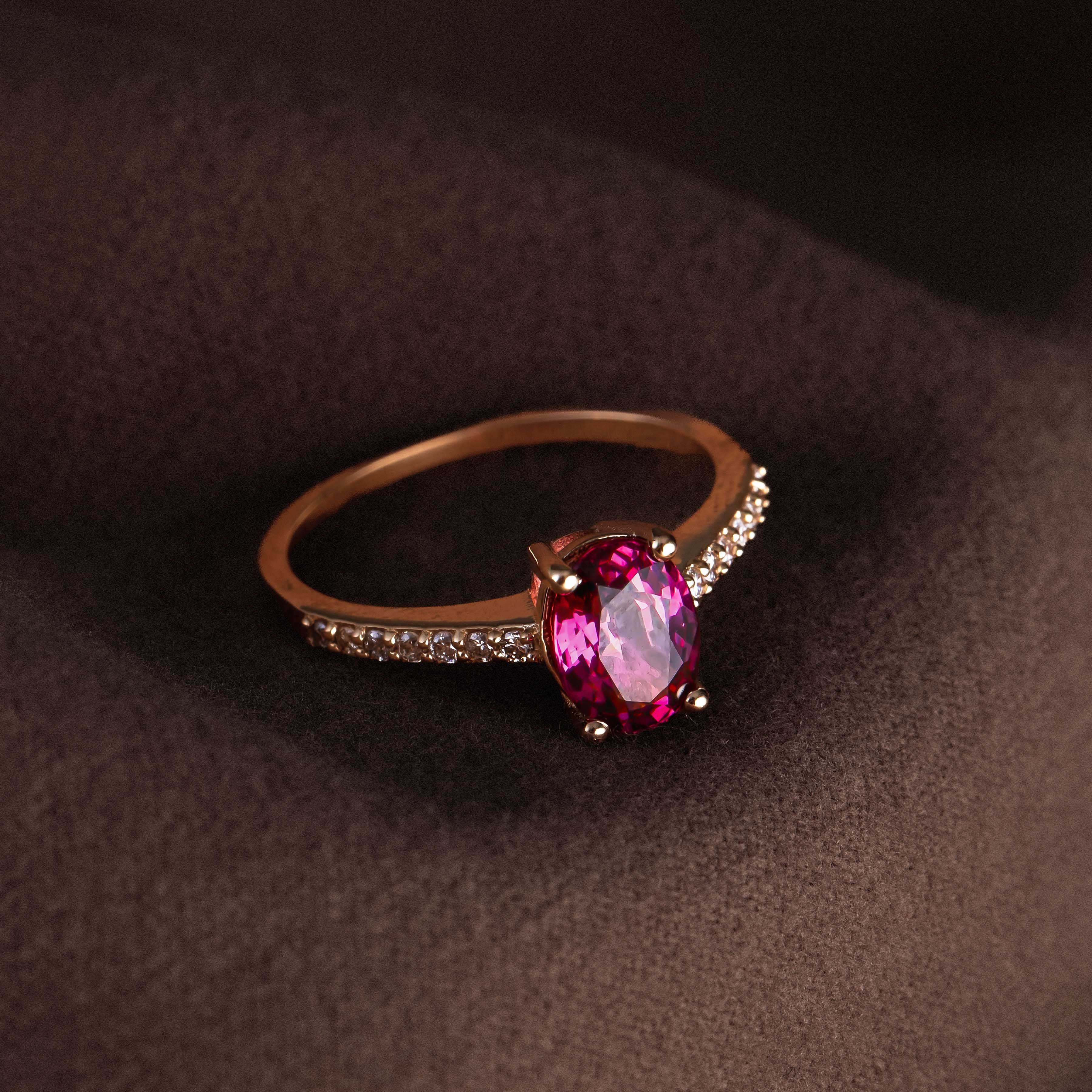 Rossa- Pırlanta & Granat Tektaş Yüzük