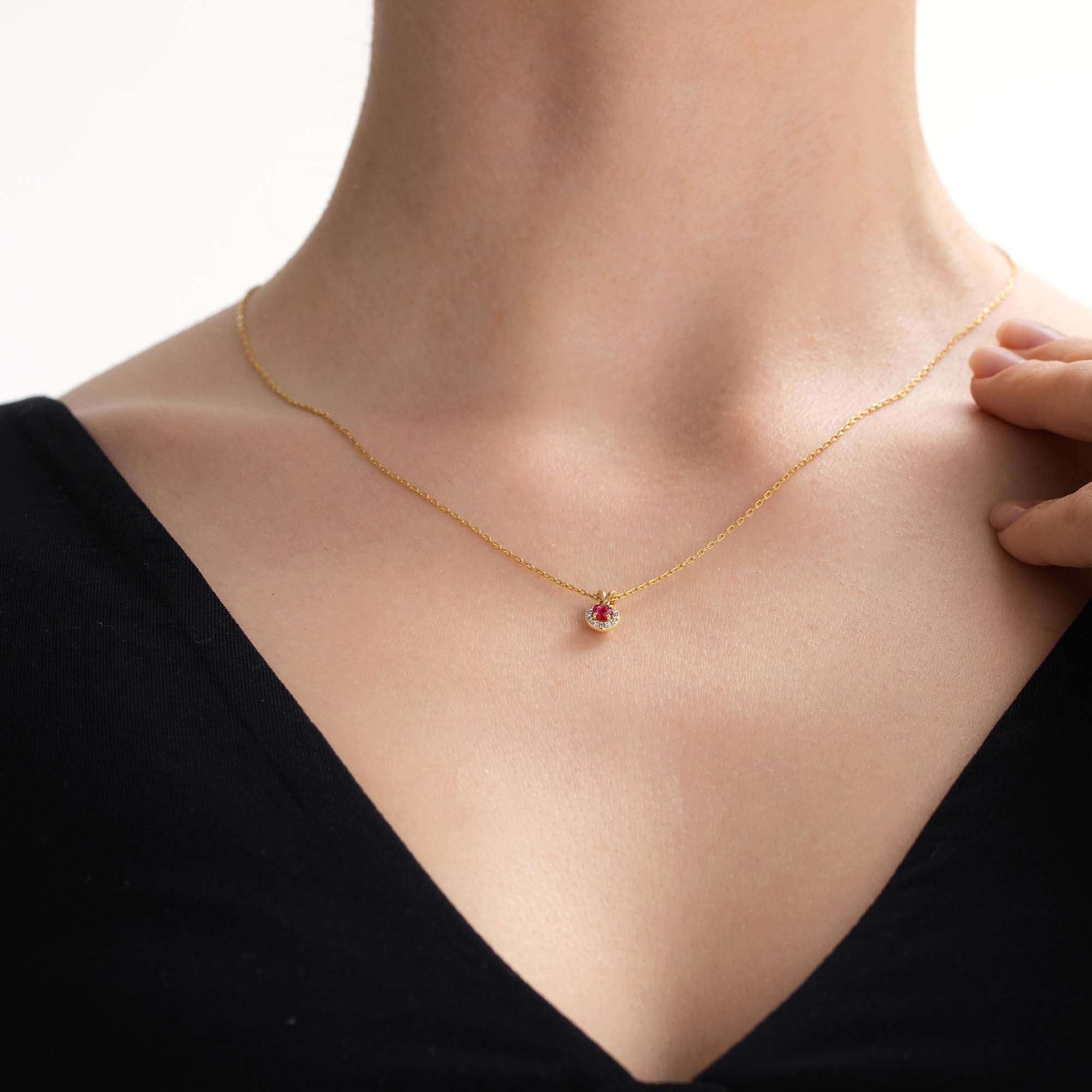 Halo Pırlanta Yakut Kolye