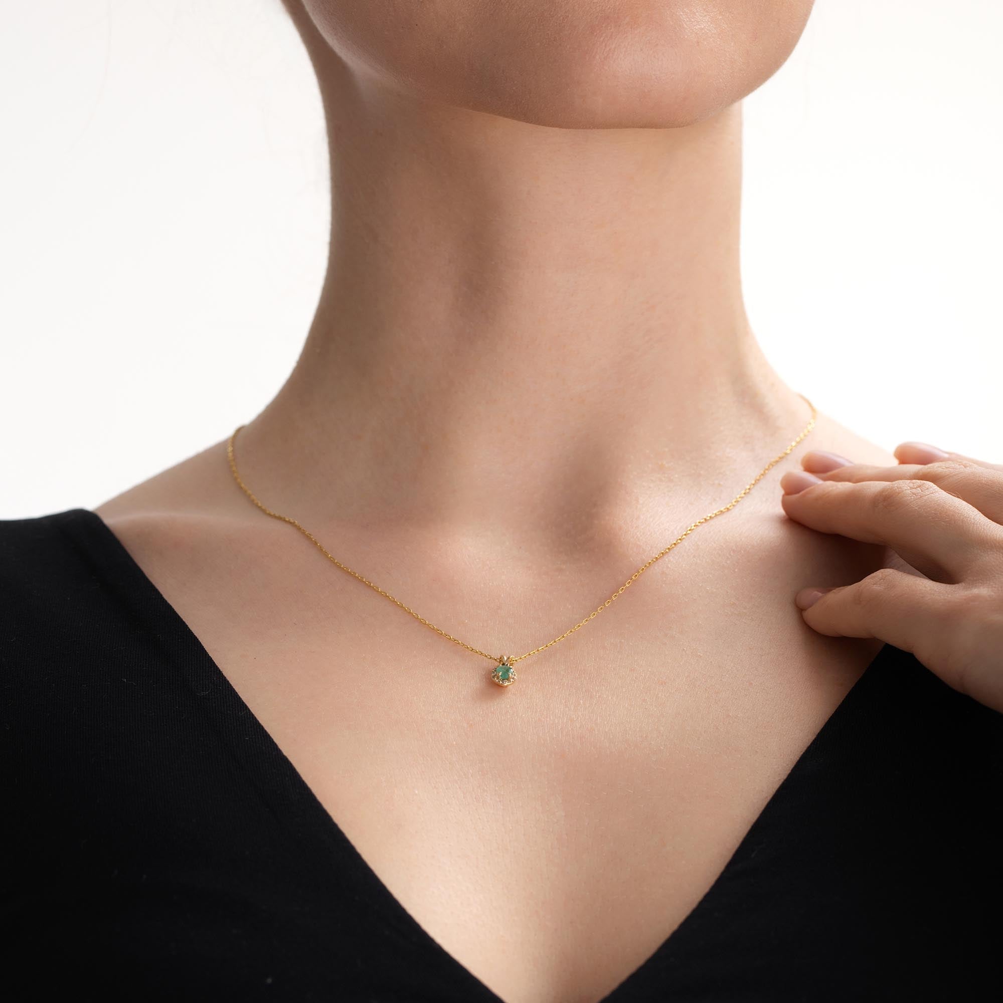 Halo Pırlanta Zümrüt Kolye