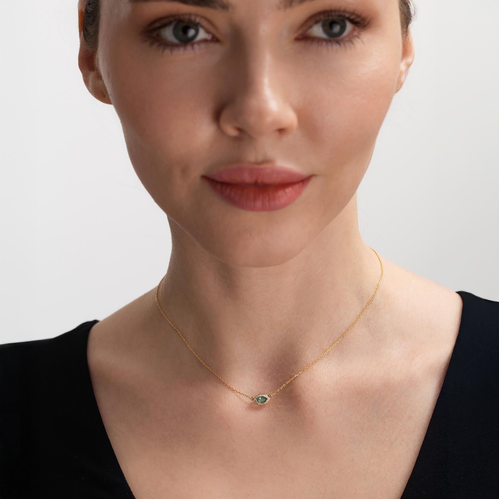 İsis Pırlanta Zümrüt Kolye