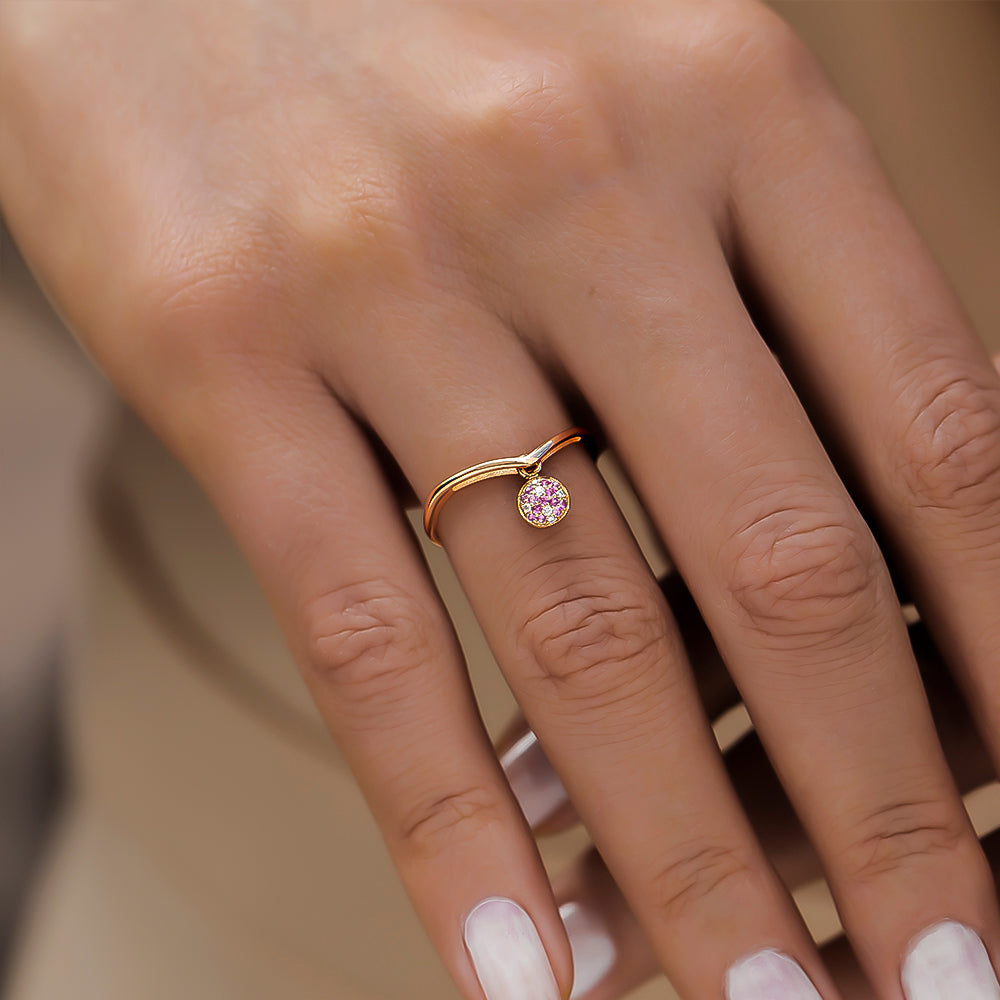 kadın modelin parmağında Pırlanta & Yakut Sallantılı Yüzük - incigems