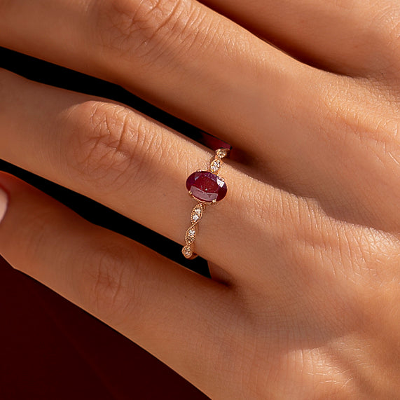 oval kesim yakut ve pırlantalı vintage yüzük