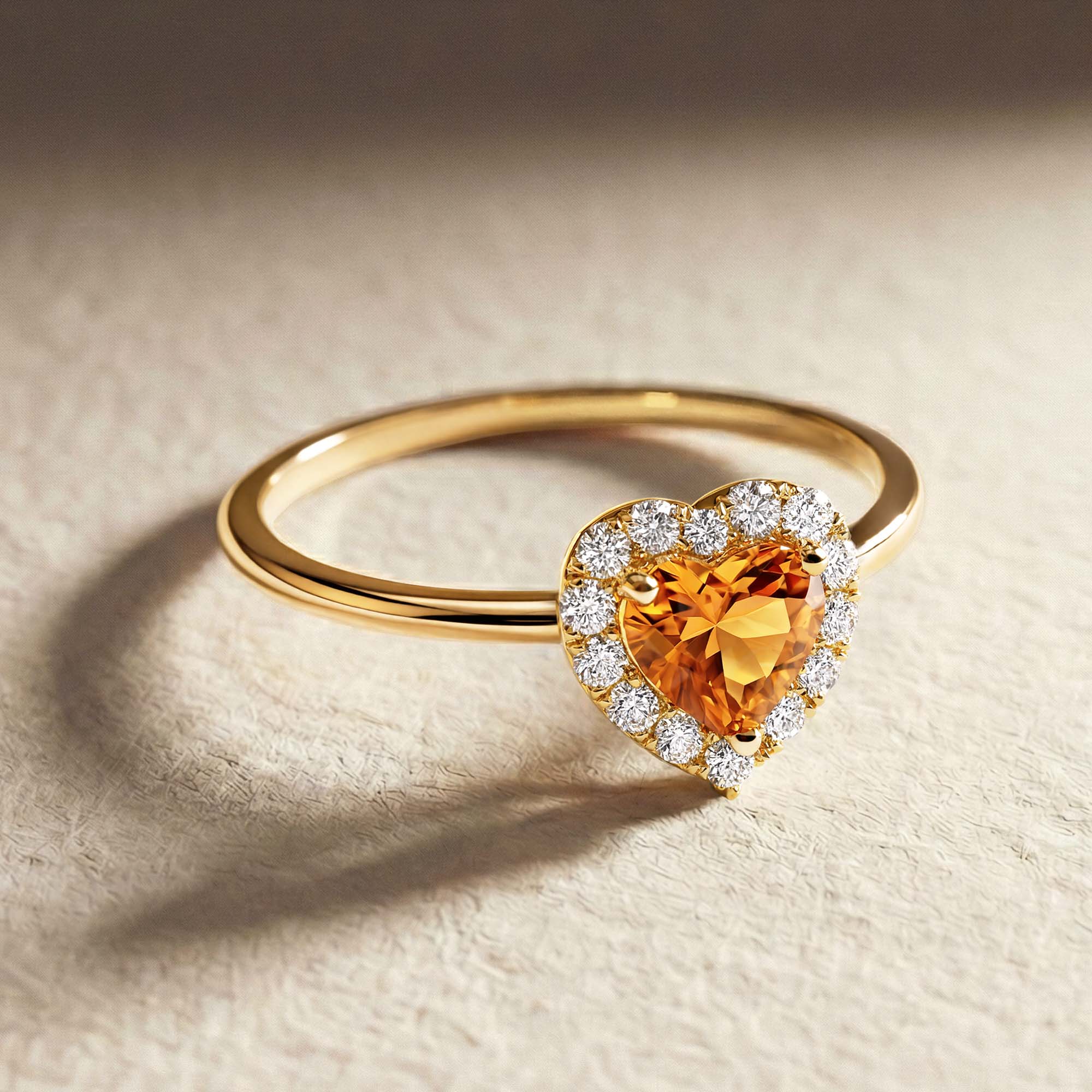 Kalp Kesim Sarı Safir Yüzük