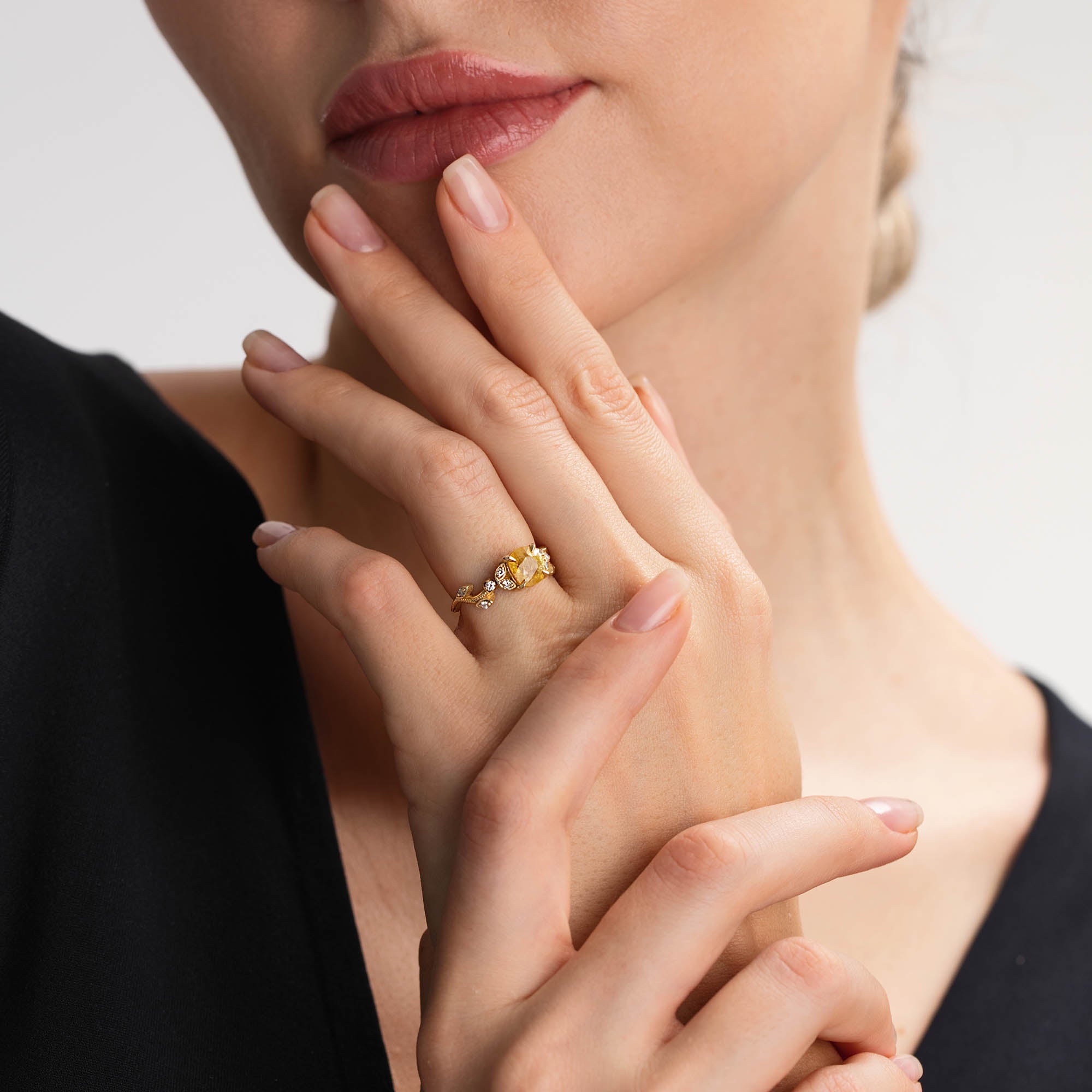 Golden Bloom Tektaş Sarı Safir Yüzük